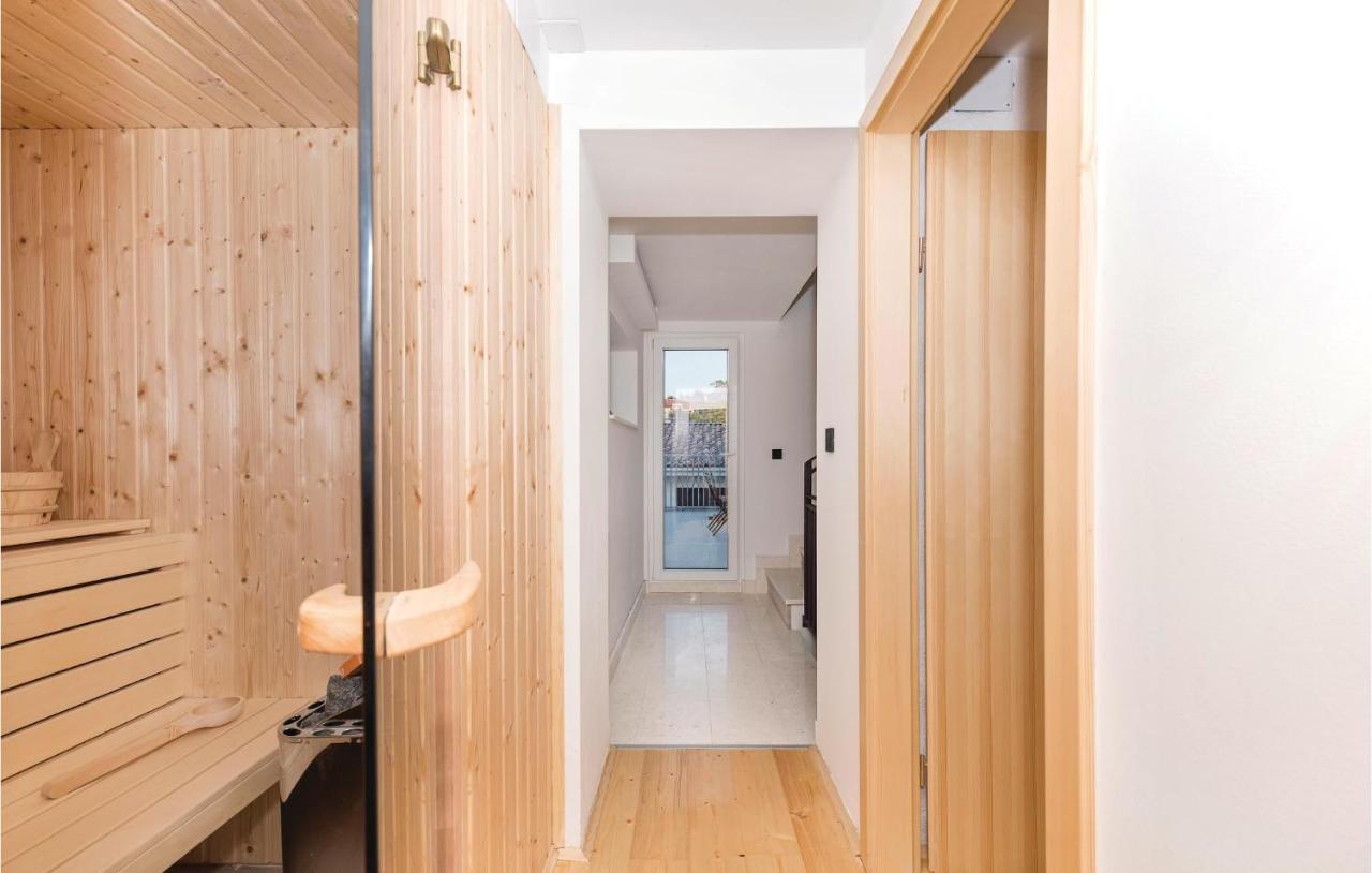 9 Bedroom Lovely Home In 카프리예 외부 사진