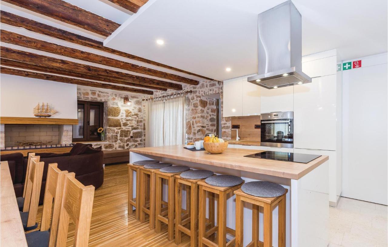 9 Bedroom Lovely Home In 카프리예 외부 사진